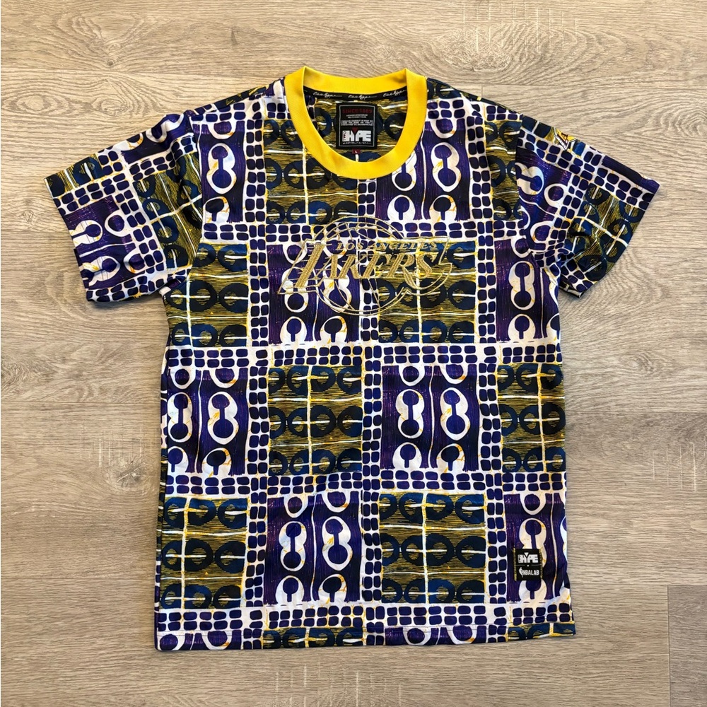 Hype Los Angeles Lakers Geometric purple and yellow tee - Men L